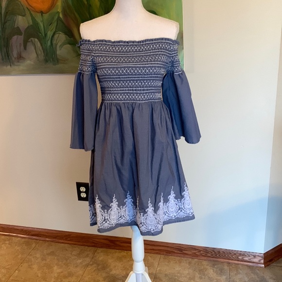 Dresses & Skirts - 🎉5xHost Pick🎉 Off-The-Shoulder Smocked Bust Dress